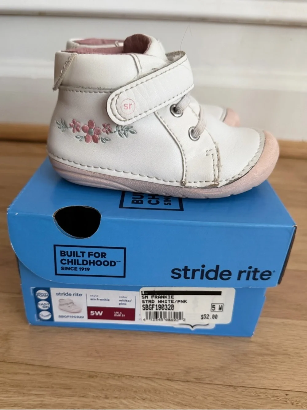 Stride Rite SM Frankie White Pink Embroidered Flowers Size 5W